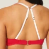 Kurvet bikini-top med høy topp og ribbestrikk