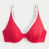 Kurvet bikini-top med høy topp og ribbestrikk