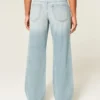 Kurvet lavt sittende baggy jeans i lys vask