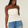 Kurvet lavt sittende shorts i mediumvasket denim