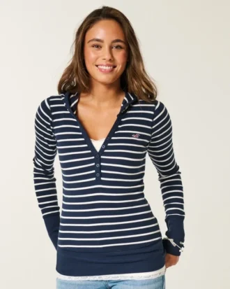 Langermet Henley med hette