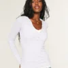 Langermet Henley med hette