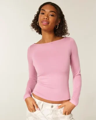 Langermet topp i sømløst stoff med slash-hals