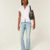 Lav midje, medium vask, brodert butterfly bootcut-jeans