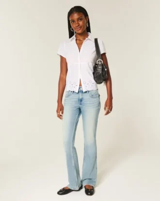 Lav midje, medium vask, brodert butterfly bootcut-jeans