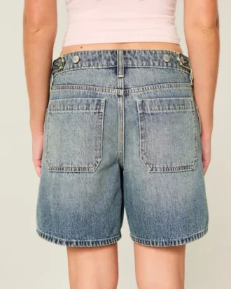 Lav midje, medium vask, justerbar linning, baggy jort