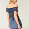 Lav midje, medium vasket miniskjørt i denim med brodert flagg
