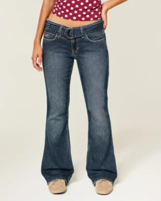 Lav midje, mørk vask, belte, bootcut jeans