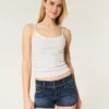 Lav midje, mørkvasket denimshorts
