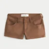 Lav midje shorts i imitert semsket skinn