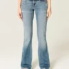 Lav midje, slitt, medium vasket bootcut-jeans