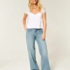 Lavt sittende baggy jeans med medium vask og sommerfuglmotiv
