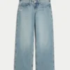 Lavt sittende baggy jeans med medium vask og sommerfuglmotiv