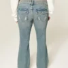 Lavt sittende bootcut-jeans med sommerfuglbroderi i medium vask