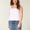 Lavt sittende brodert denim miniskjørt