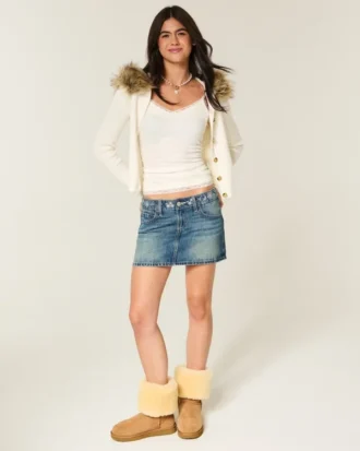 Lavt sittende brodert denim miniskjørt