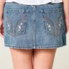 Lavt sittende brodert denim miniskjørt