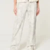 Lavt sittende camouflage-baggyjeans