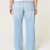 Lavt sittende, lettvasket, avslappet, rett jeans med rift