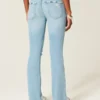 Lavt sittende, lettvasket bootcut-jeans med broderi og rift