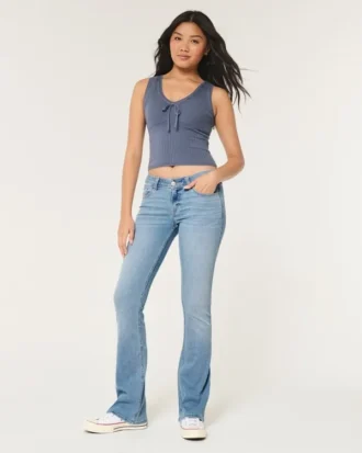 Lavt sittende, lysvaskede bootcut-jeans