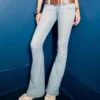 Lavt sittende, lysvaskede bootcut-jeans