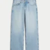 Lavt sittende, lysvasket baggy jeans med nitter og sløyfer