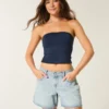 Lavt sittende, lysvasket, brettet linning, baggy denimshorts 5″