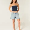 Lavt sittende, lysvasket, brettet linning, baggy denimshorts 5″