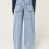 Lavt sittende, lysvasket, koniske baggy jeans
