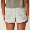 Lavt sittende minishorts i lys denim