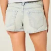 Lavt sittende minishorts i lys denim