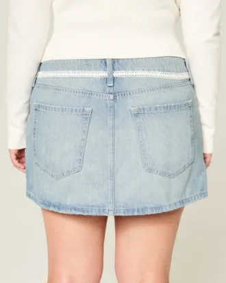 Lavt sittende miniskjørt i denim med snøring