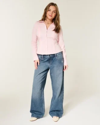 Lavt sittende, mørkvasket baggy jeans med blomsterbroderi