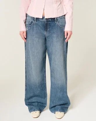 Lavt sittende, mørkvasket baggy jeans med blomsterbroderi