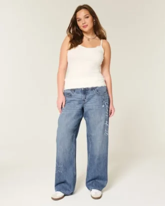 Lavt sittende, mørkvasket baggy jeans med broderi «Class of ’26»