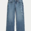 Lavt sittende, mørkvasket baggy jeans med broderi «Class of ’26»
