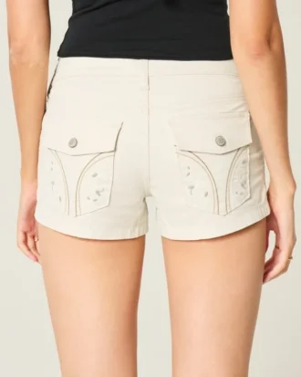 Lavt sittende poplin-shorts med blomstermønster på baklommen
