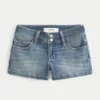 Lavt sittende shorts i lys denim
