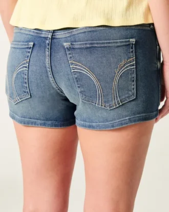 Lavt sittende shorts i medium vask