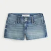Lavt sittende shorts i medium vask
