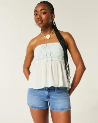 Lavt sittende shorts i mediumvasket denim