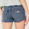 Lavt sittende shorts i mediumvasket denim