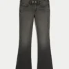 Lavt sittende, vasket svart bootcut-jeans