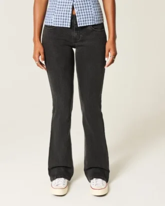 Lavt sittende, vasket svart bootcut-jeans