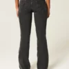 Lavt sittende, vasket svart bootcut-jeans