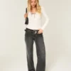 Lavt sittende Y2K-vaskede, svarte baggy jeans