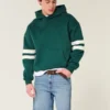 Løse denimshorts over kneet