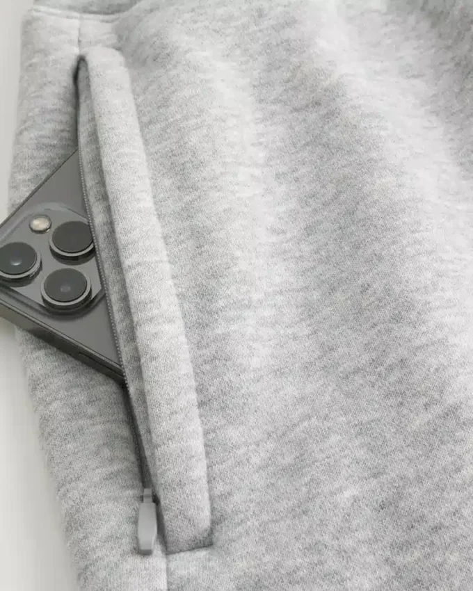 Løse fleece-shorts til midt på låret