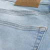Lysvasket atletisk skinny jeans